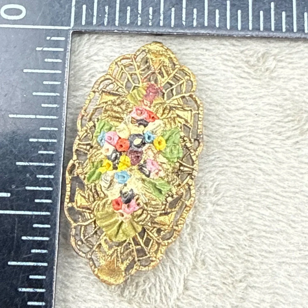 Vintage Gold Tone Flower Theme Brooch READ